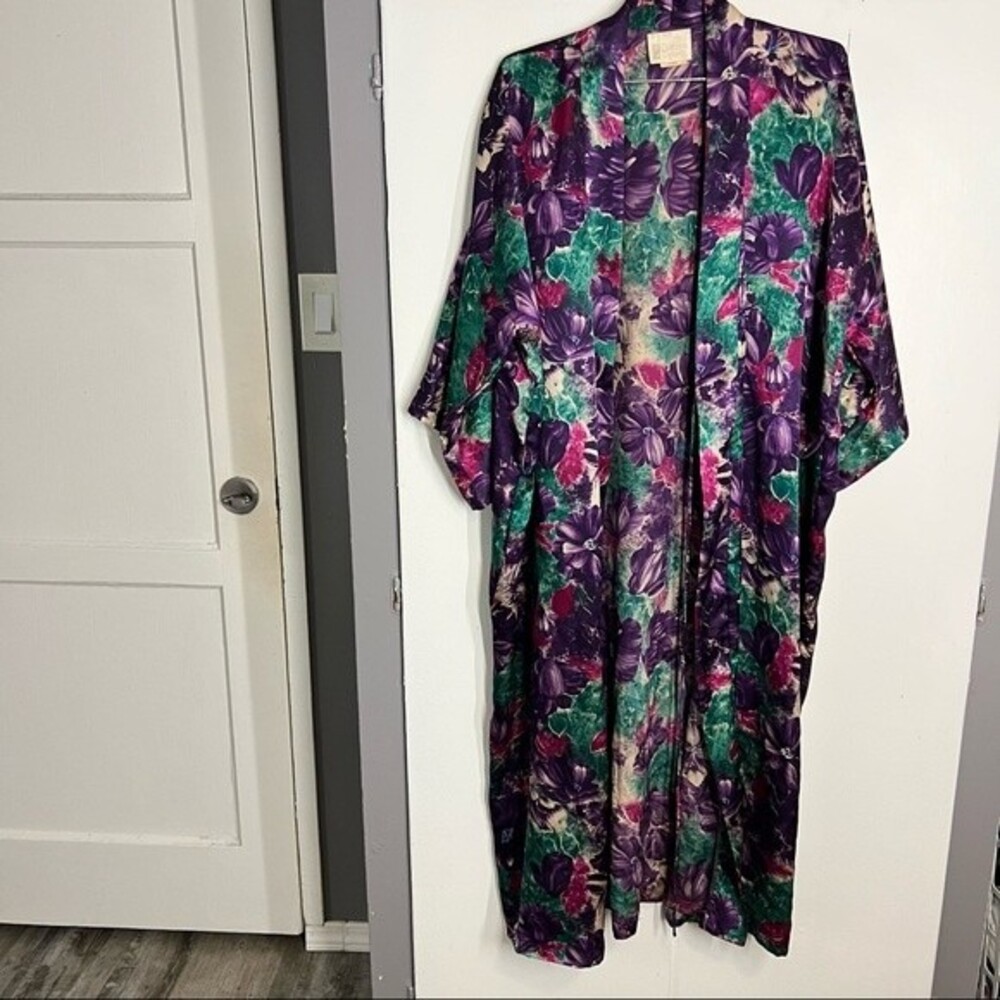 California Dynasty Purple floral vintage robe Size Large